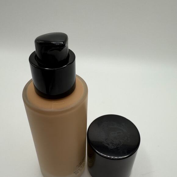 NEW Bobbi Brown Weightless Skin Foundation SPF 15 W-046 WARM BEIGE 1 Oz W046 - Picture 2 of 5